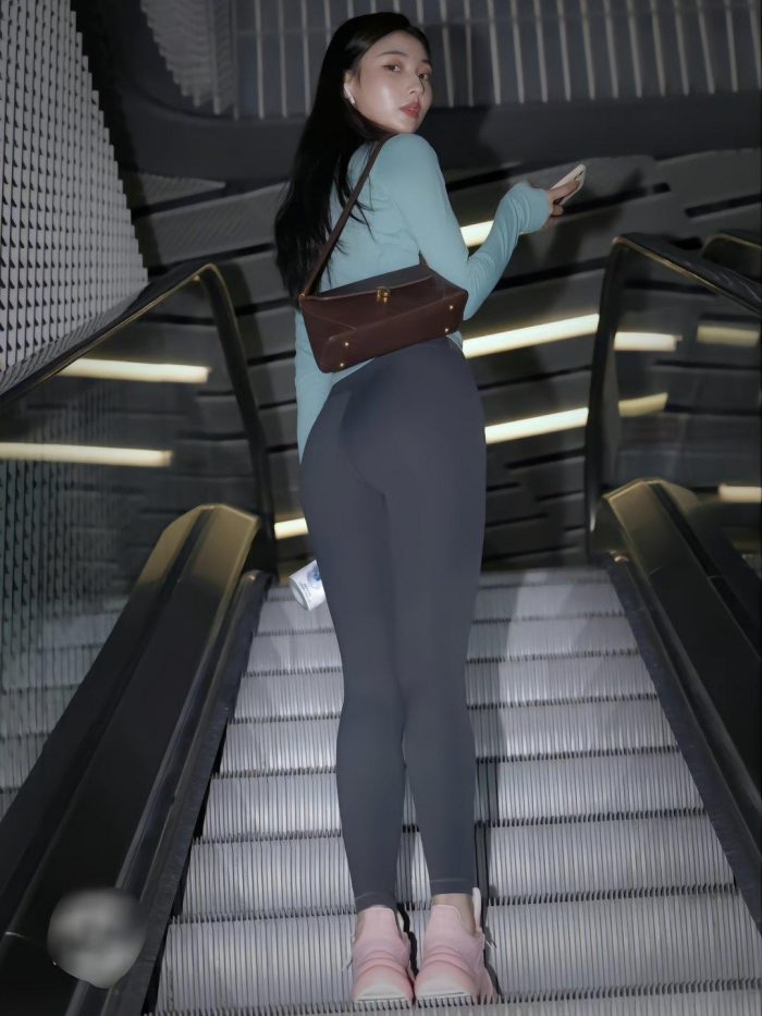 晚上逛商场的瑜伽裤漂亮女孩J2244 225P2V-15.1GB-知图屋