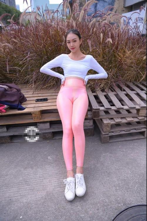 图片[2]-粉色紧身裤漂亮女孩 J1433 749P1V-20.0GB-知图屋