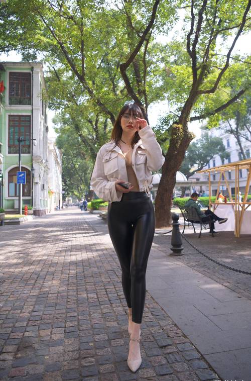 图片[2]-戴眼镜的皮裤女孩 J1473 1046P2V-35.5GB-知图屋