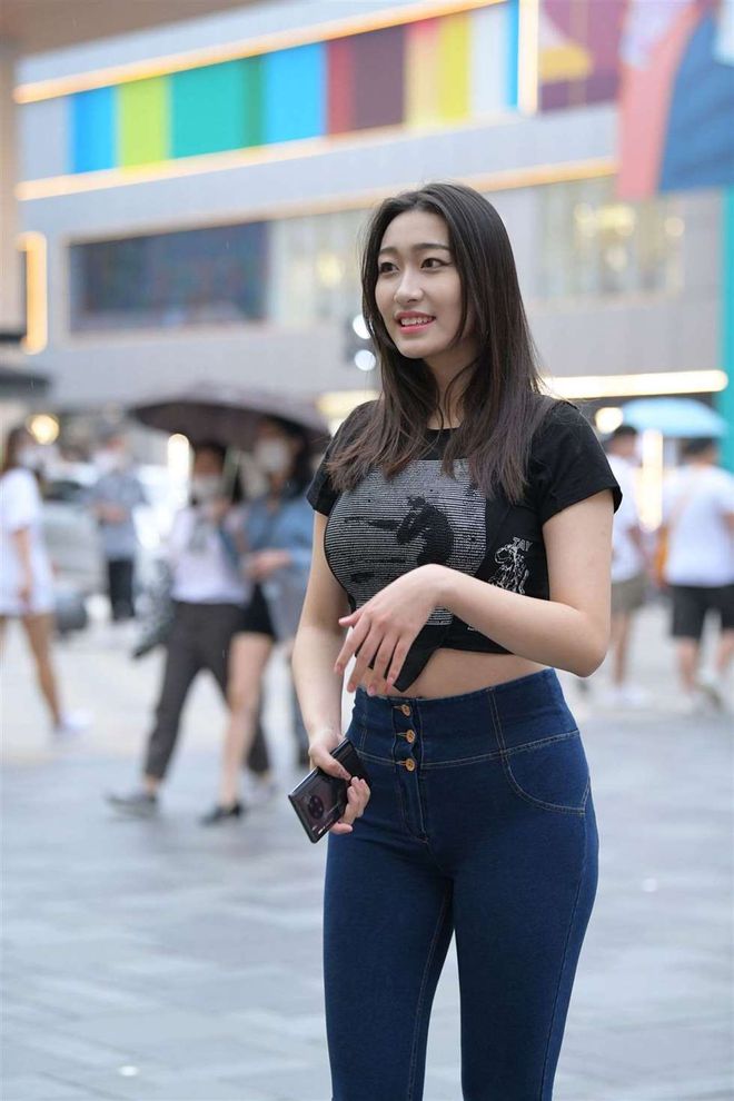 图片[3]-紧身牛仔裤女人J2784 240P-6.66GB-知图屋