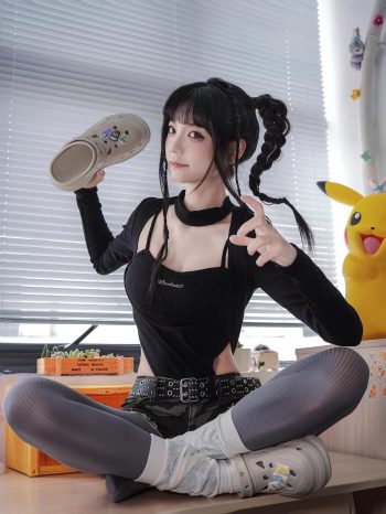 图片[10]-牛仔热裤+灰丝姑娘玩自拍-知图屋