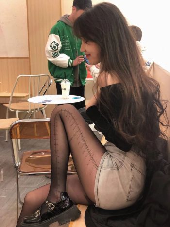 图片[3]-牛仔短裤+黑丝，太好看了吧-知图屋