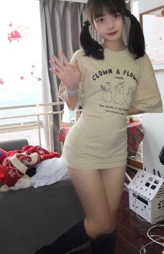 图片[9]-网格丝袜的清纯双马尾小姑娘-知图屋