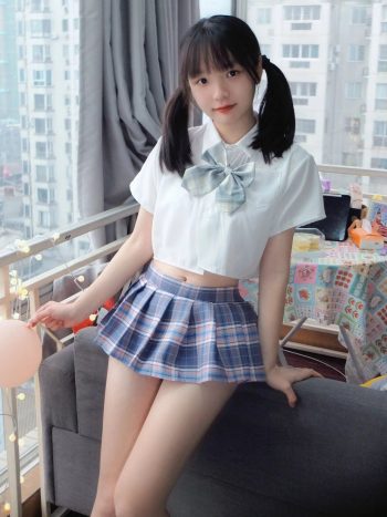 图片[7]-网格丝袜的清纯双马尾小姑娘-知图屋