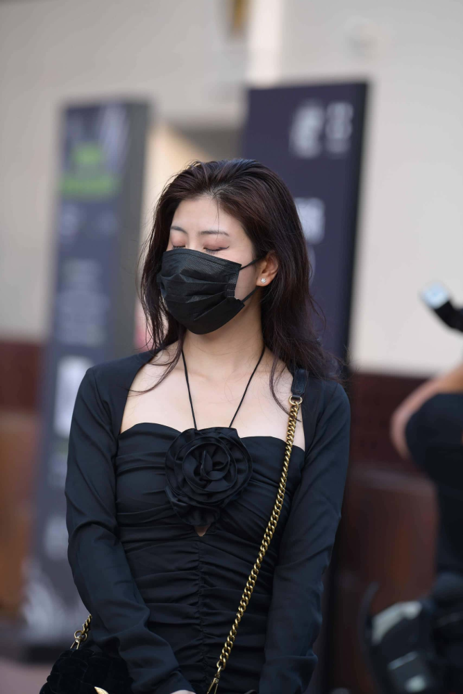 P3099 黑色褶皱修身裙 【128P】-知图屋